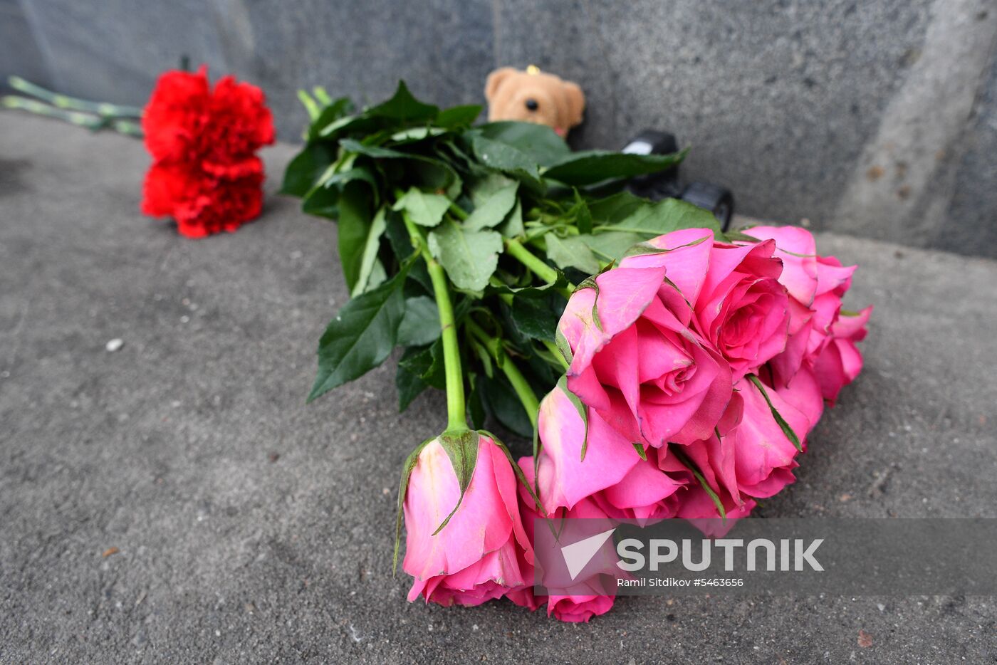 Flowers in memory of Zimnyaya Vishnya shopping mall victims