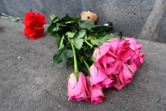 Flowers in memory of Zimnyaya Vishnya shopping mall victims