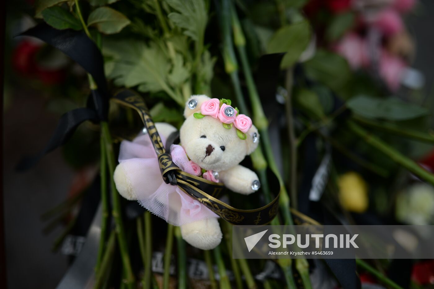 Flowers in memory of Zimnyaya Vishnya shopping mall victims