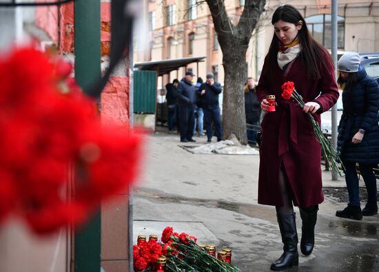 Flowers in memory of Zimnyaya Vishnya shopping mall victims