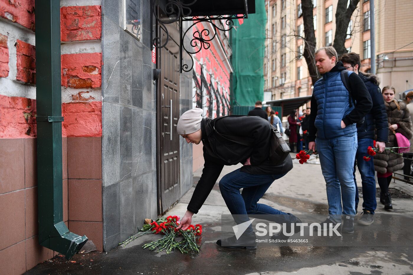 Flowers in memory of Zimnyaya Vishnya shopping mall victims