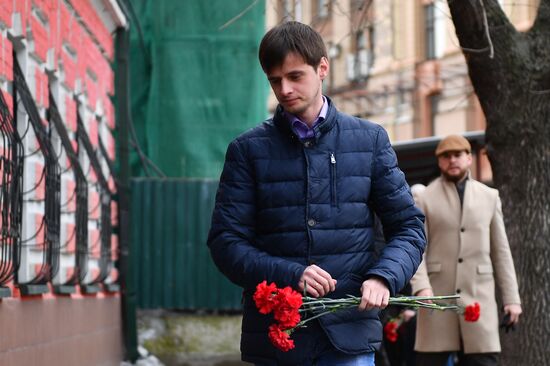 Flowers in memory of Zimnyaya Vishnya shopping mall victims