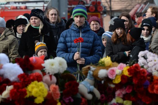 Flowers in memory of Zimnyaya Vishnya shopping mall victims