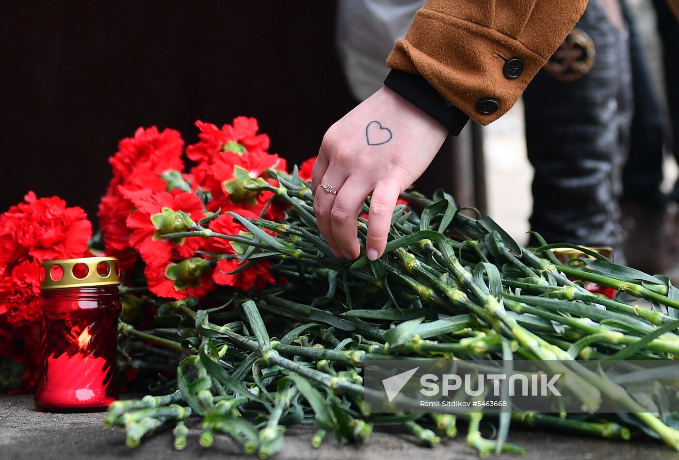 Flowers in memory of Zimnyaya Vishnya shopping mall victims