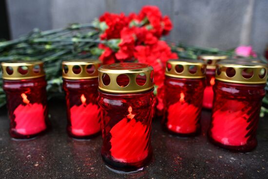 Flowers in memory of Zimnyaya Vishnya shopping mall victims