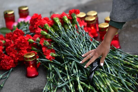 Flowers in memory of Zimnyaya Vishnya shopping mall victims