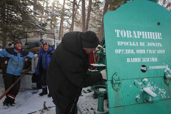 Mount Elbrus avalanche control unit