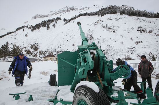 Mount Elbrus avalanche control unit