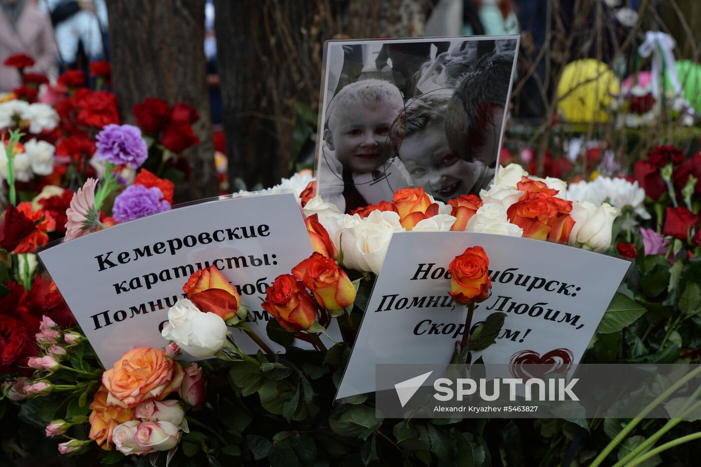 Flowers in memory of Zimnyaya Vishnya shopping mall victims