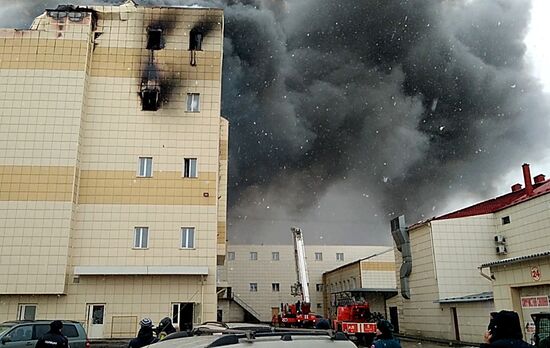 Fire at Zimnyaya Vishnya shopping mall in Kemerovo