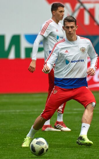 Football. Russian national team holds training session