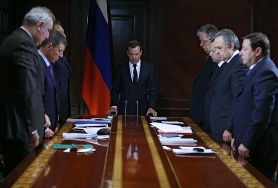 Prime Minister Dmitry Medvedev meets with deputy prime ministers