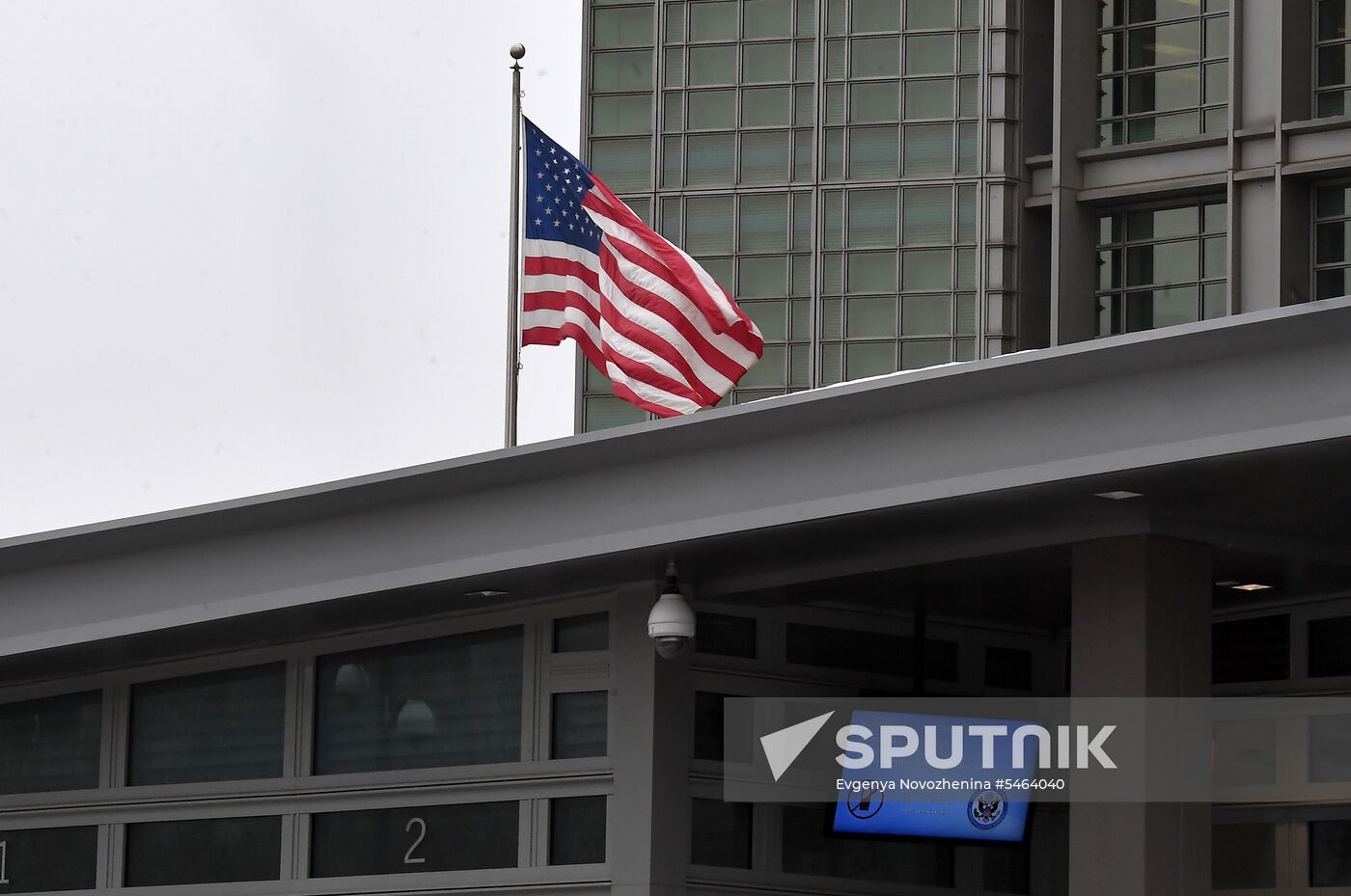 US to expel Russian diplomats