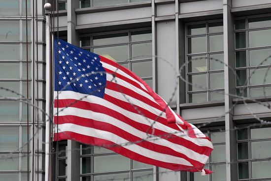 US to expel Russian diplomats