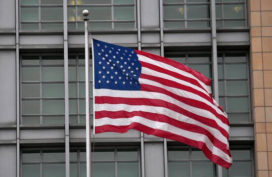 US to expel Russian diplomats