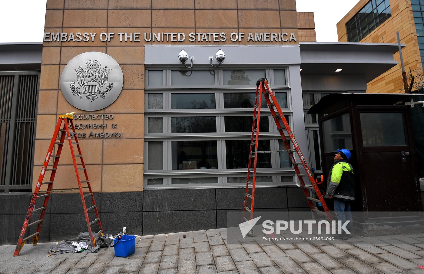 US to expel Russian diplomats