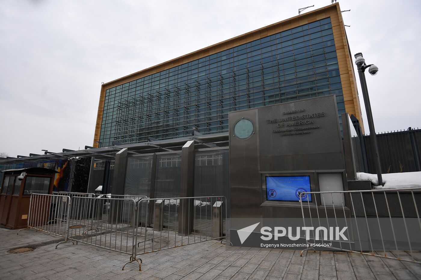 US to expel Russian diplomats