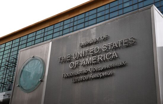 US to expel Russian diplomats