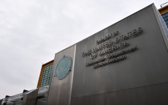 US to expel Russian diplomats