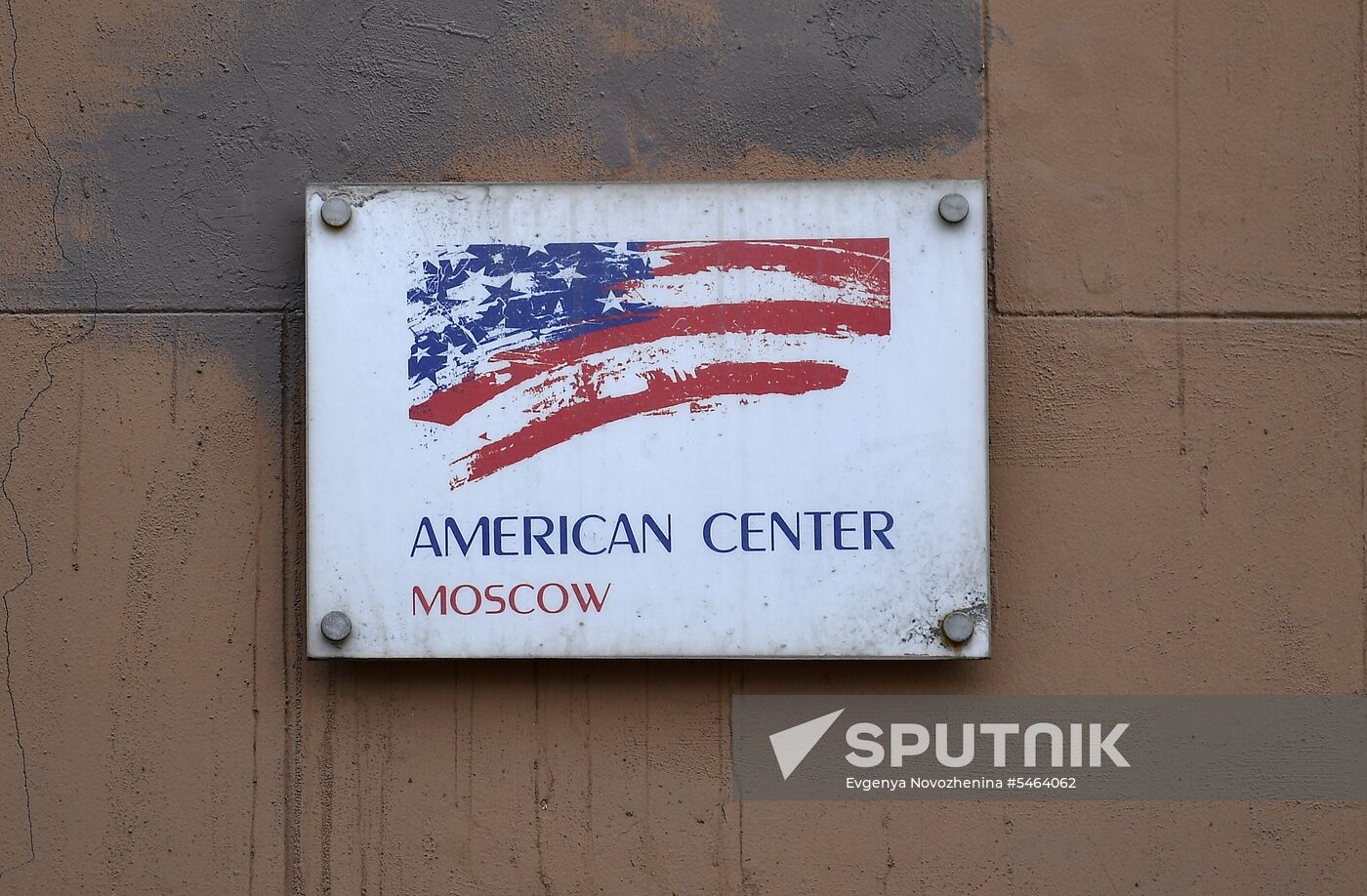 US to expel Russian diplomats