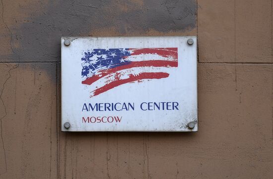 US to expel Russian diplomats