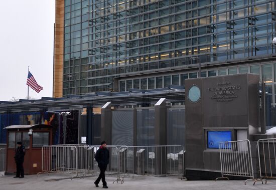 US to expel Russian diplomats