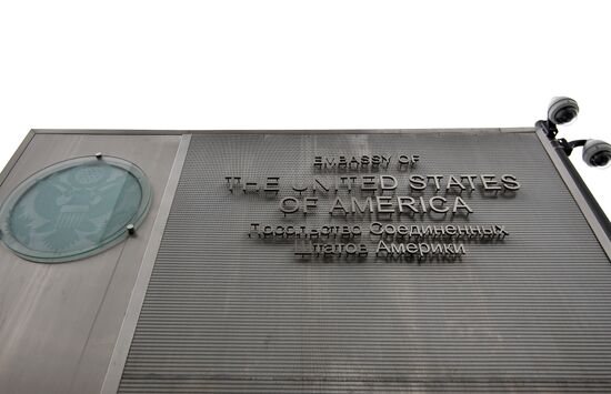 US to expel Russian diplomats