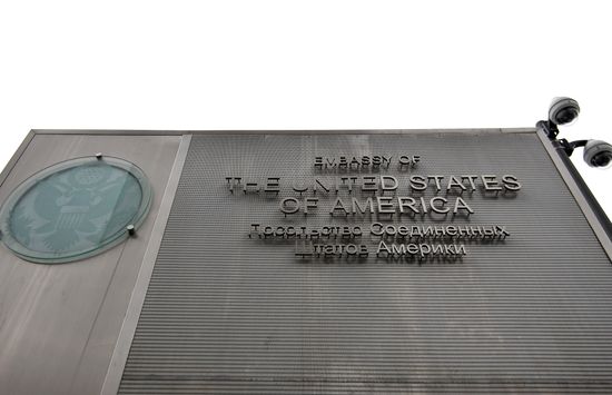 US to expel Russian diplomats