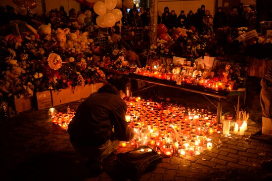 Flowers in memory of Zimnyaya Vishnya shopping mall victims