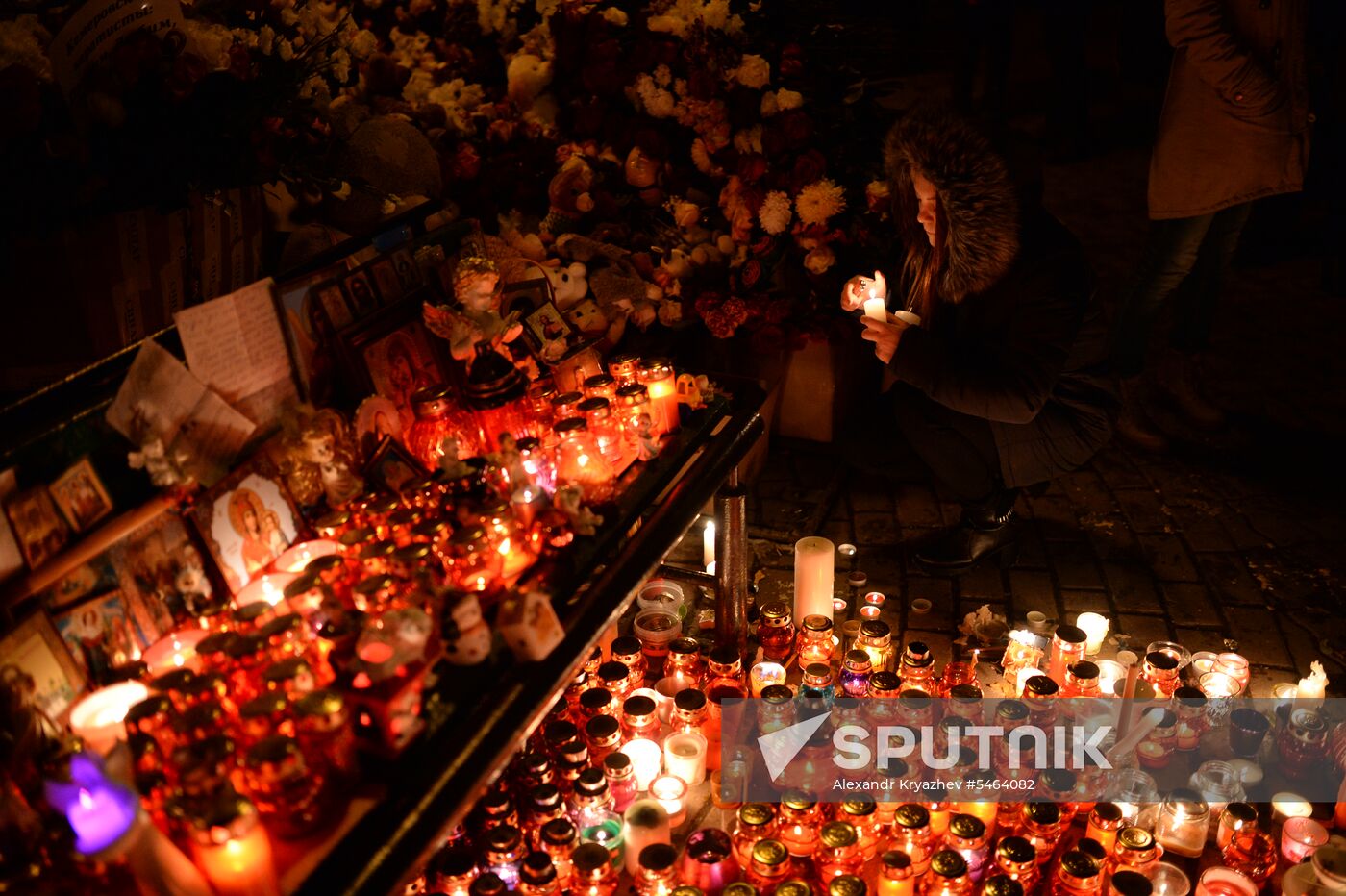 Flowers in memory of Zimnyaya Vishnya shopping mall victims