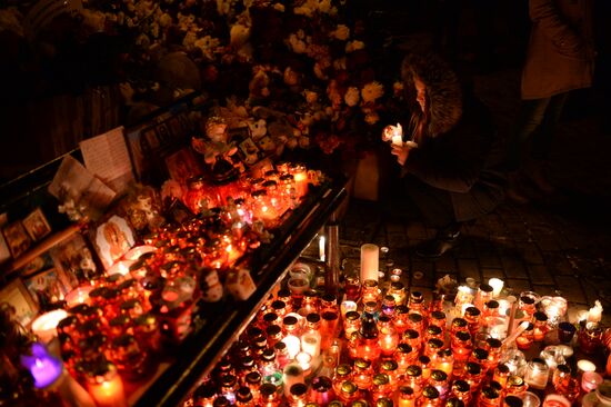 Flowers in memory of Zimnyaya Vishnya shopping mall victims
