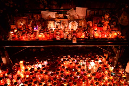 Flowers in memory of Zimnyaya Vishnya shopping mall victims