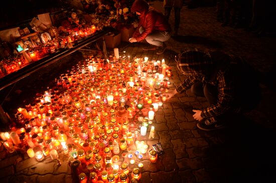 Flowers in memory of Zimnyaya Vishnya shopping mall victims