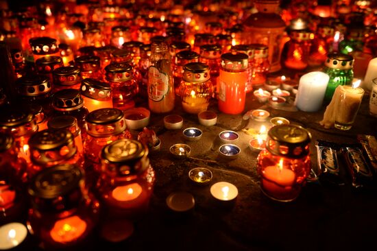 Flowers in memory of Zimnyaya Vishnya shopping mall victims