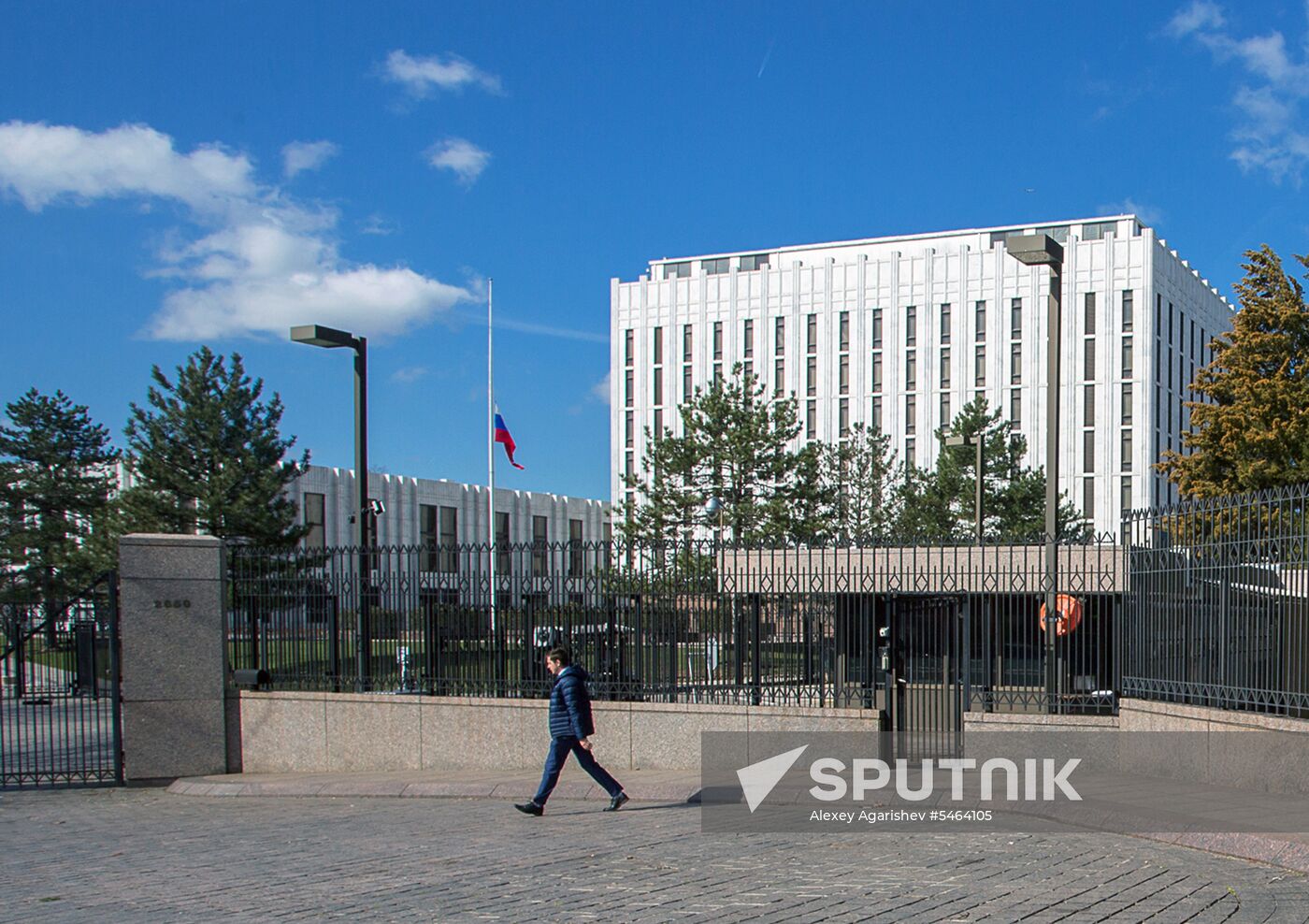 US to expel Russian diplomats