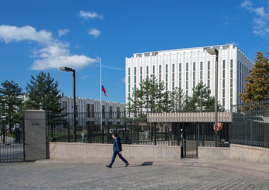 US to expel Russian diplomats