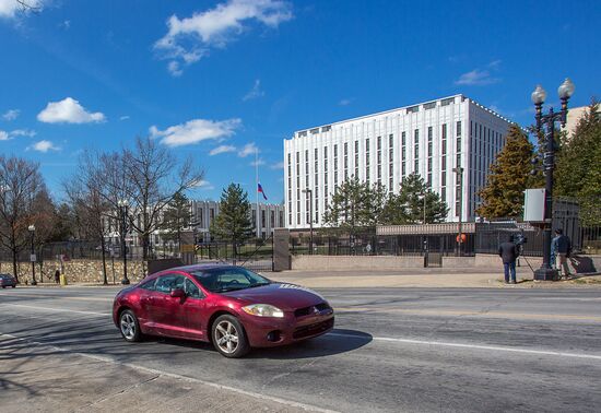 US to expel Russian diplomats