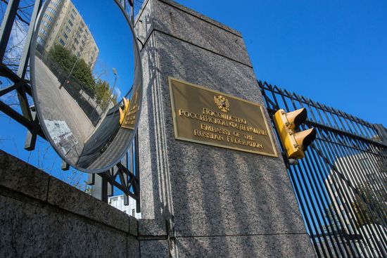 US to expel Russian diplomats