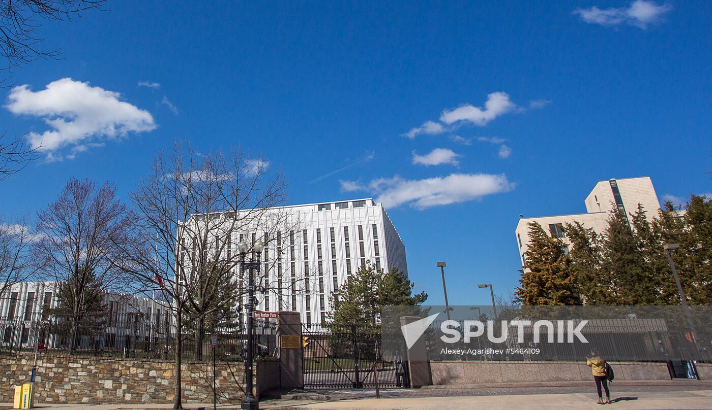 US to expel Russian diplomats