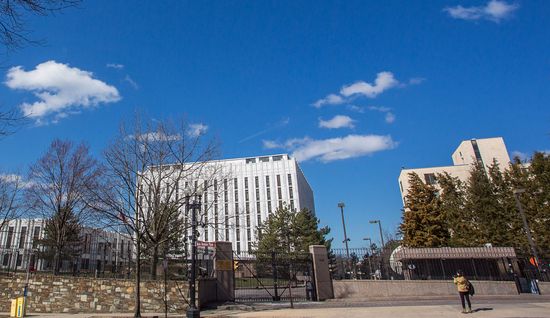 US to expel Russian diplomats
