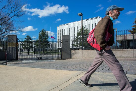 US to expel Russian diplomats