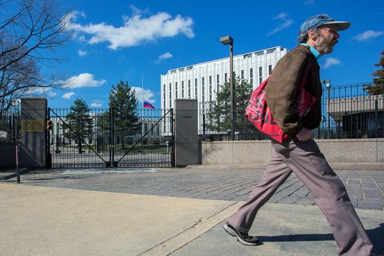 US to expel Russian diplomats