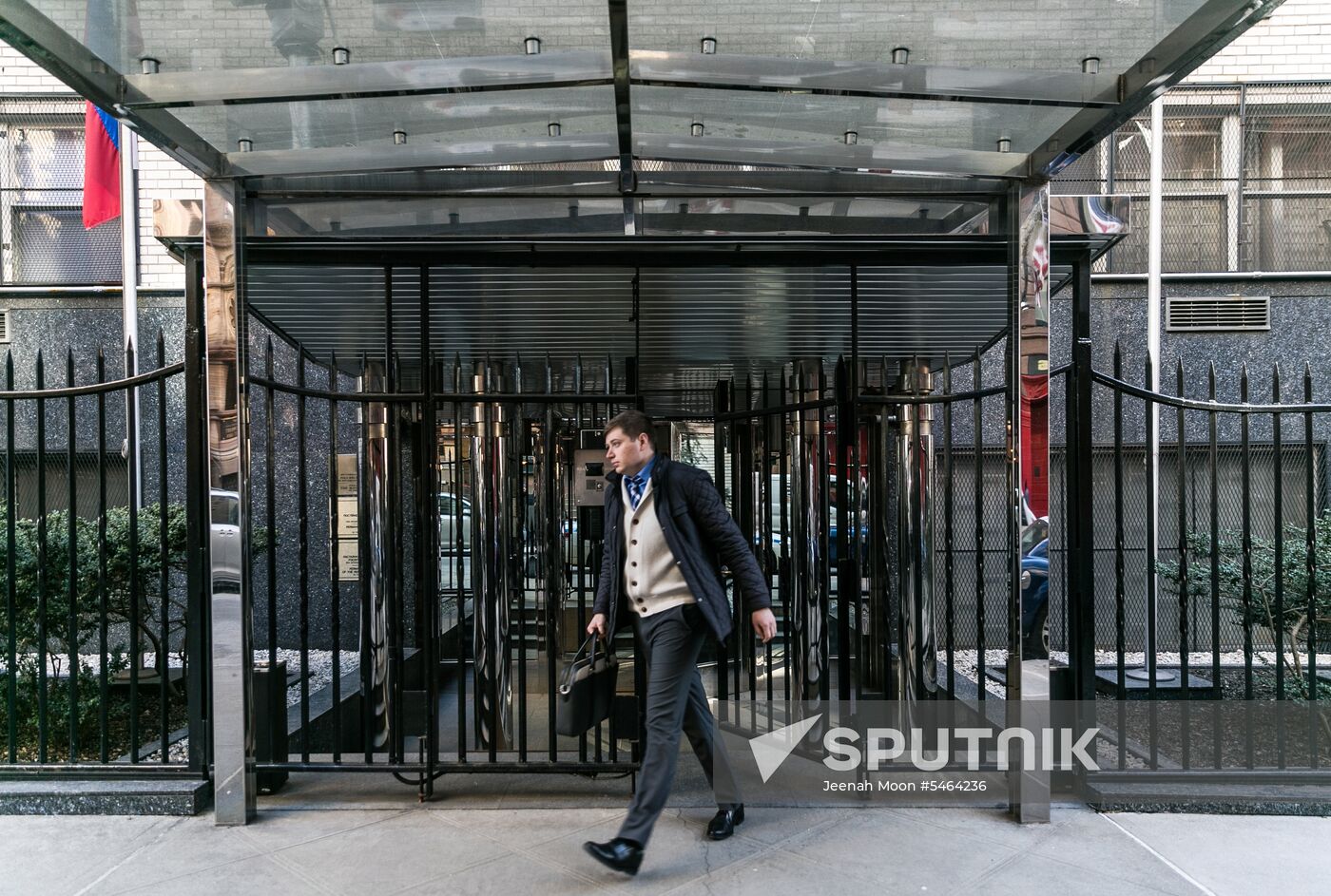 US to expel Russian diplomats