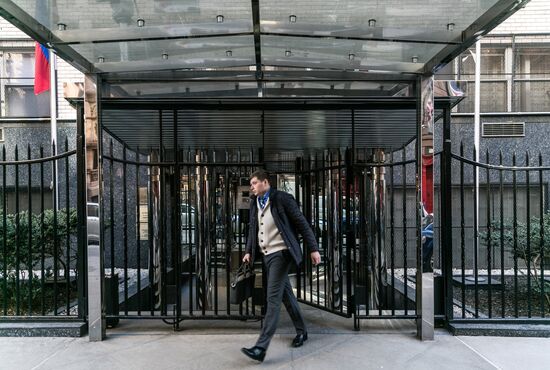 US to expel Russian diplomats