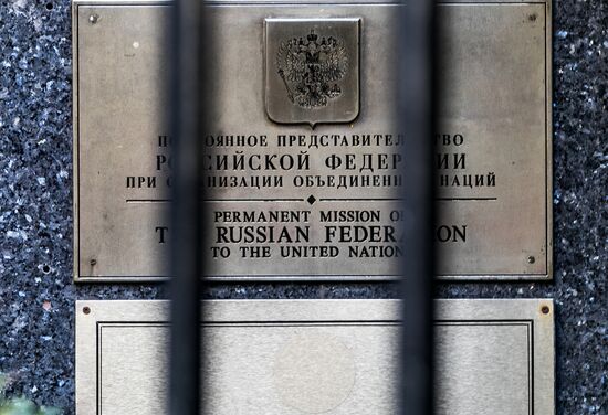 US to expel Russian diplomats