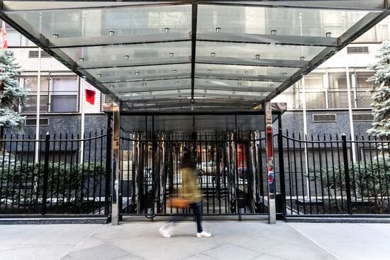 US to expel Russian diplomats