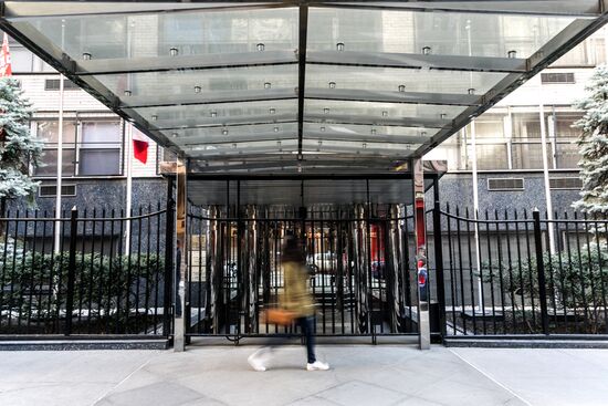 US to expel Russian diplomats