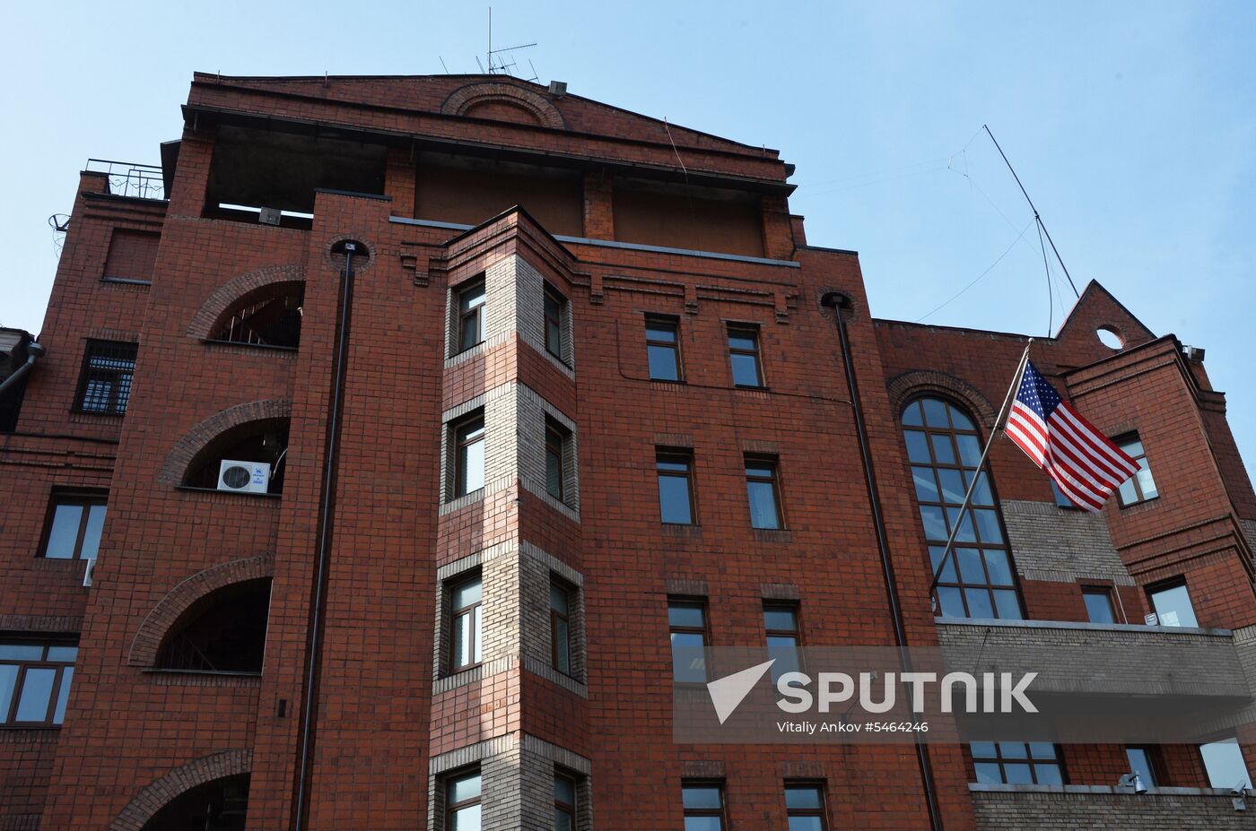 US to expel Russian diplomats