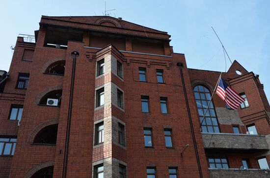 US to expel Russian diplomats