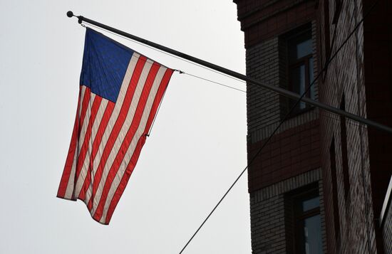 US to expel Russian diplomats
